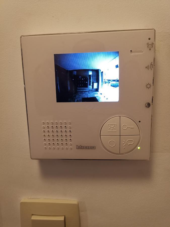 Florya Studio Woluwe ブリュッセル エクステリア 写真