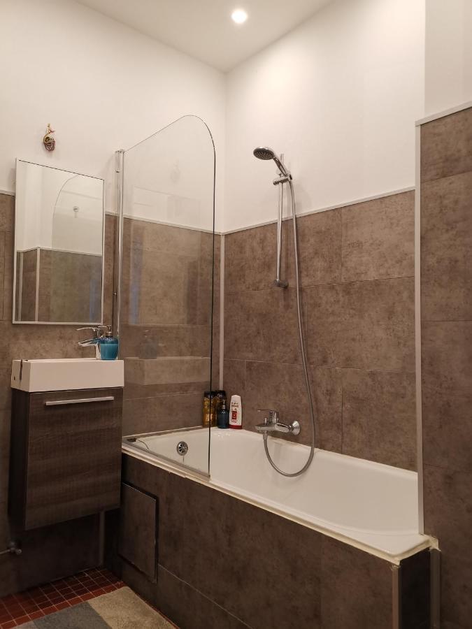 Florya Studio Woluwe ブリュッセル エクステリア 写真
